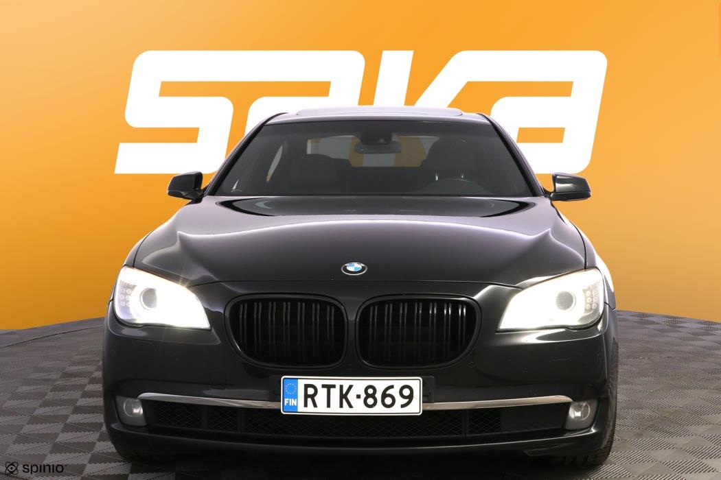 BMW 740 2011