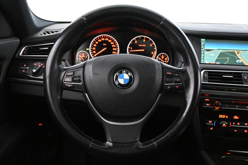 BMW 740 2011
