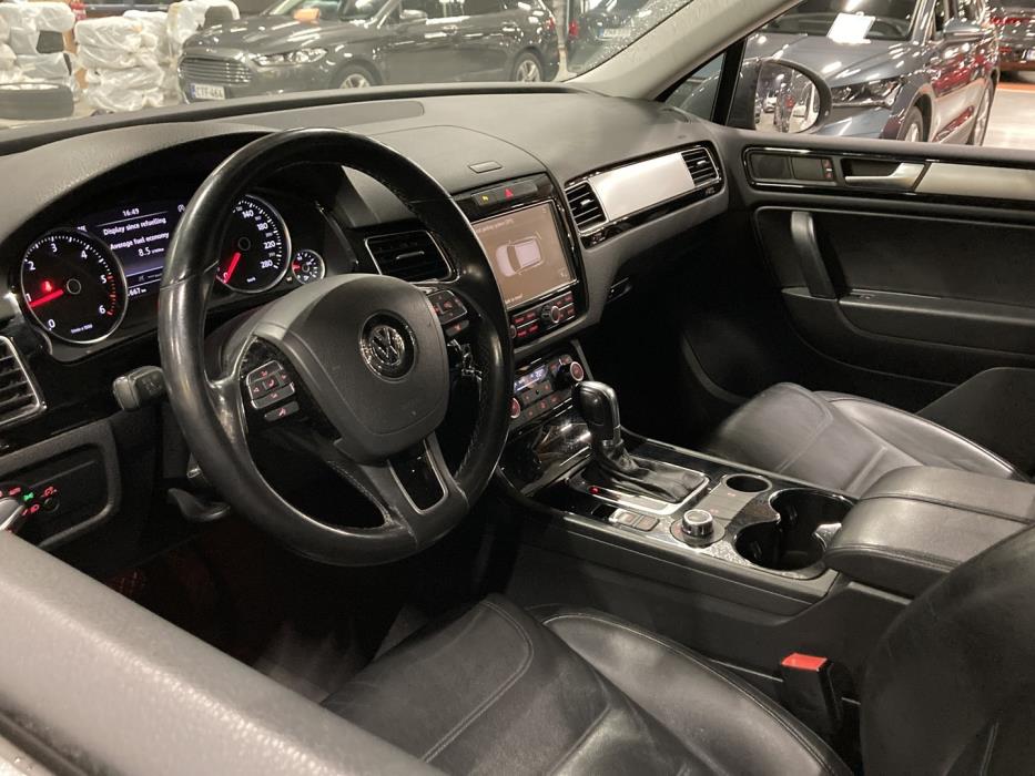 VOLKSWAGEN Touareg 2011