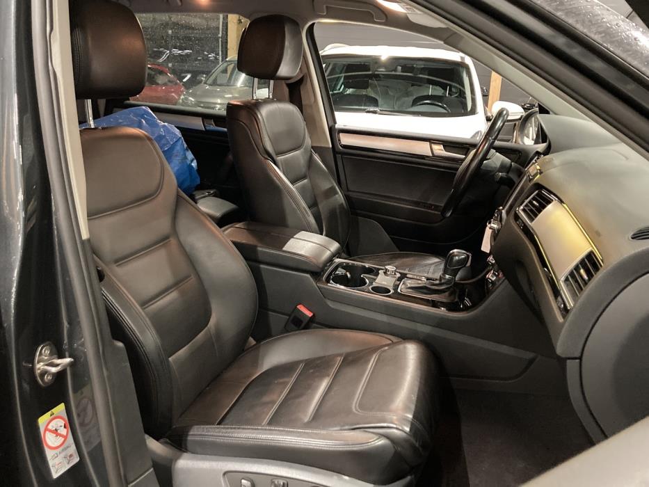 VOLKSWAGEN Touareg 2011