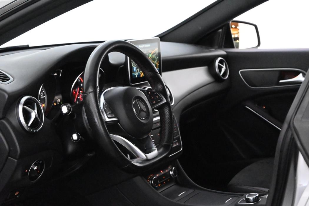 MERCEDES-BENZ CLA 2015