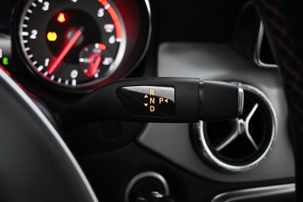 MERCEDES-BENZ CLA 2015