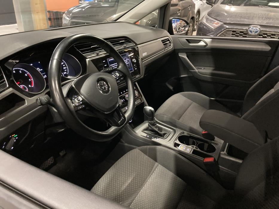 VOLKSWAGEN Touran 2019
