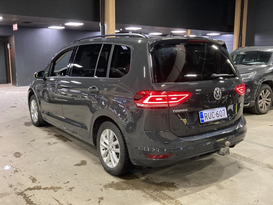 VOLKSWAGEN Touran 2019