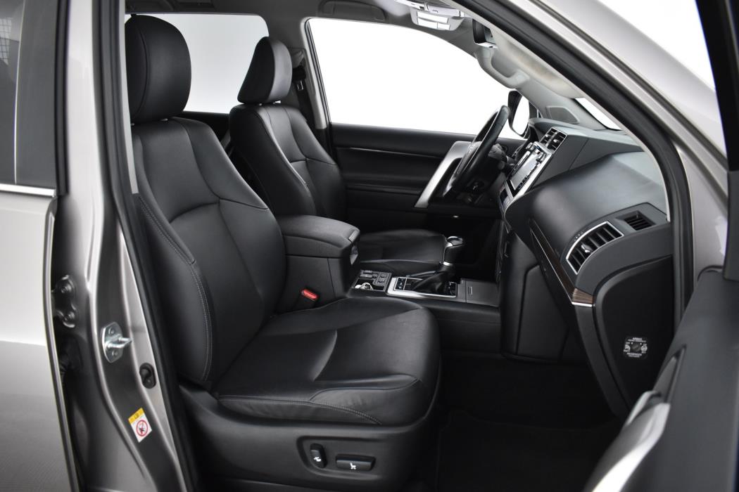 TOYOTA Land Cruiser 2018