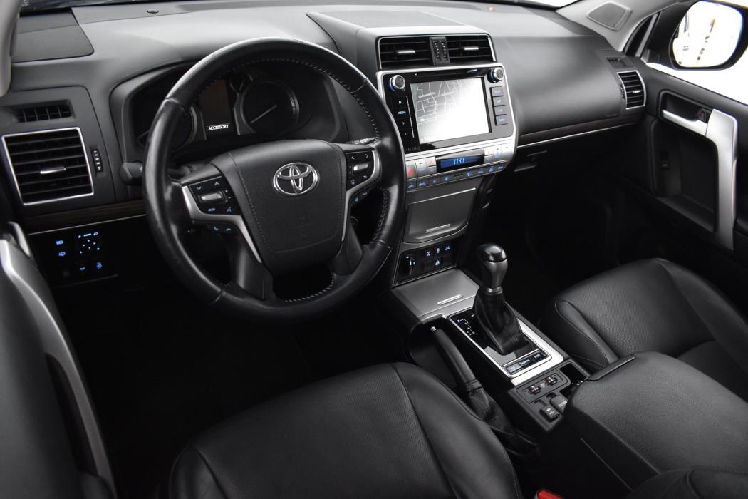 TOYOTA Land Cruiser 2018