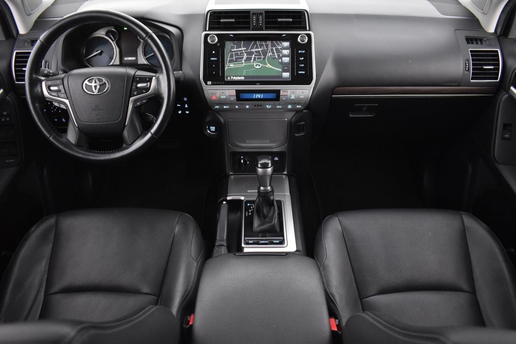 TOYOTA Land Cruiser 2018