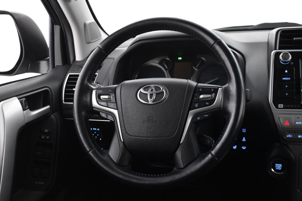 TOYOTA Land Cruiser 2018