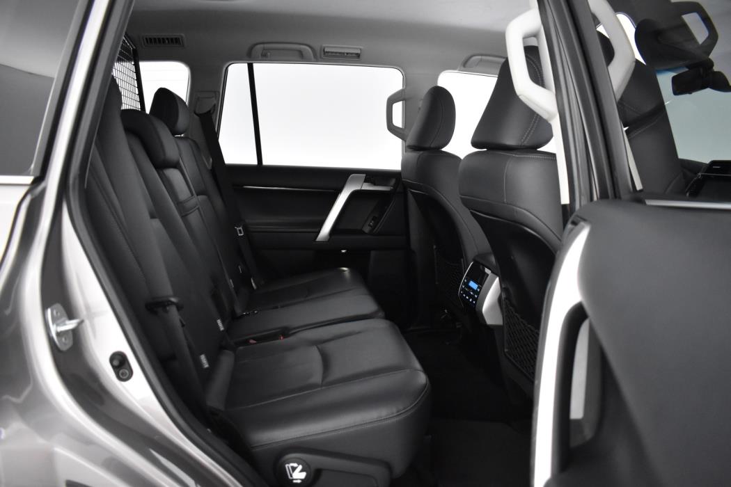 TOYOTA Land Cruiser 2018