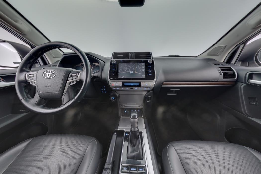 TOYOTA Land Cruiser 2018