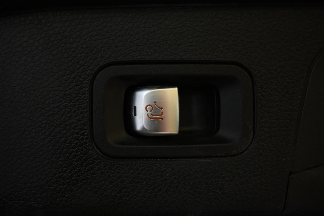 MERCEDES-BENZ EQC 2021