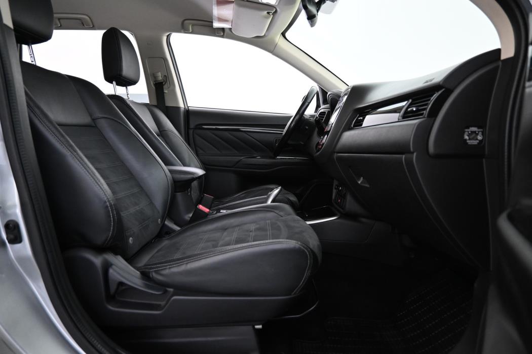 MITSUBISHI Outlander 2018