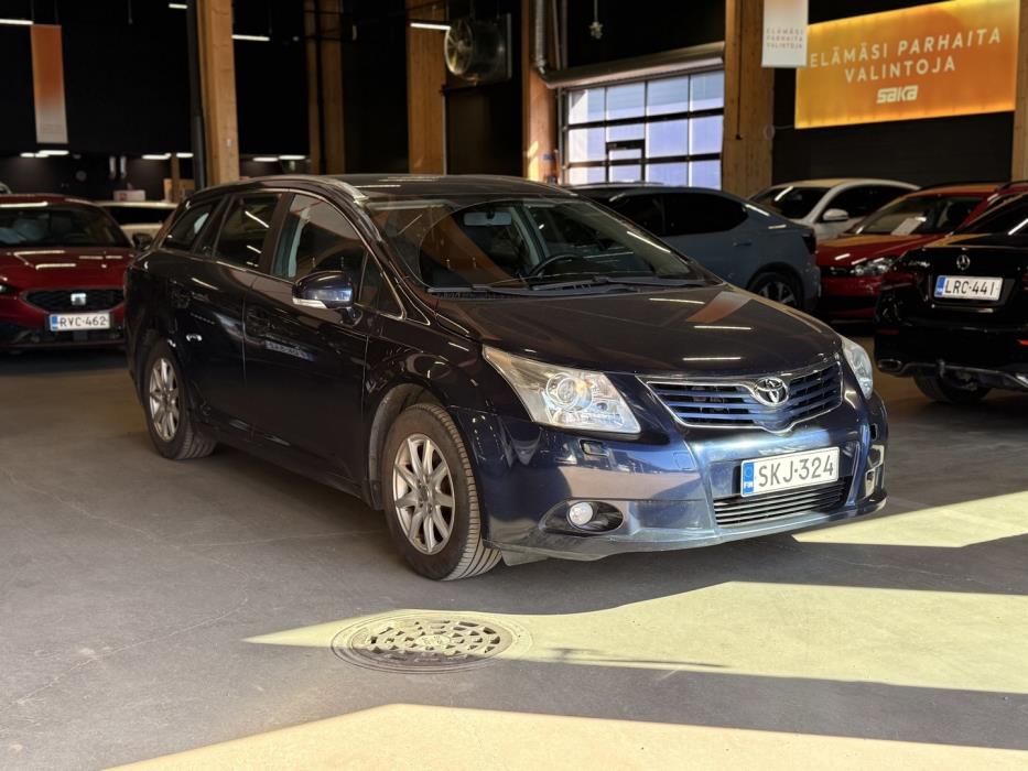 TOYOTA Avensis 2010