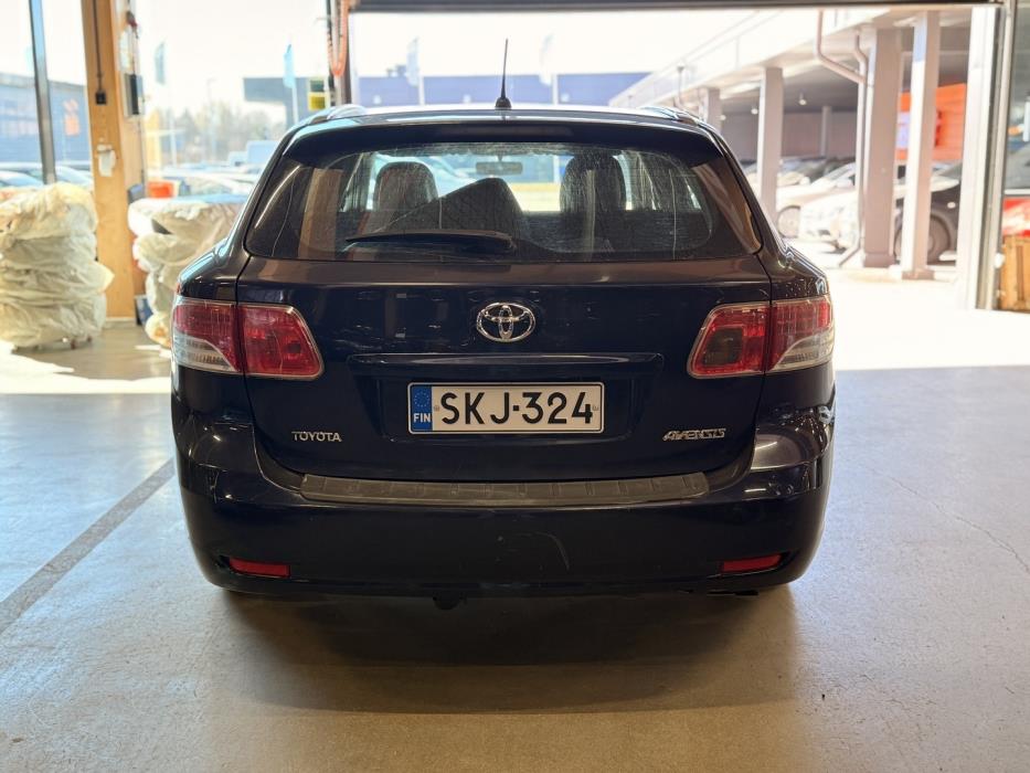 TOYOTA Avensis 2010