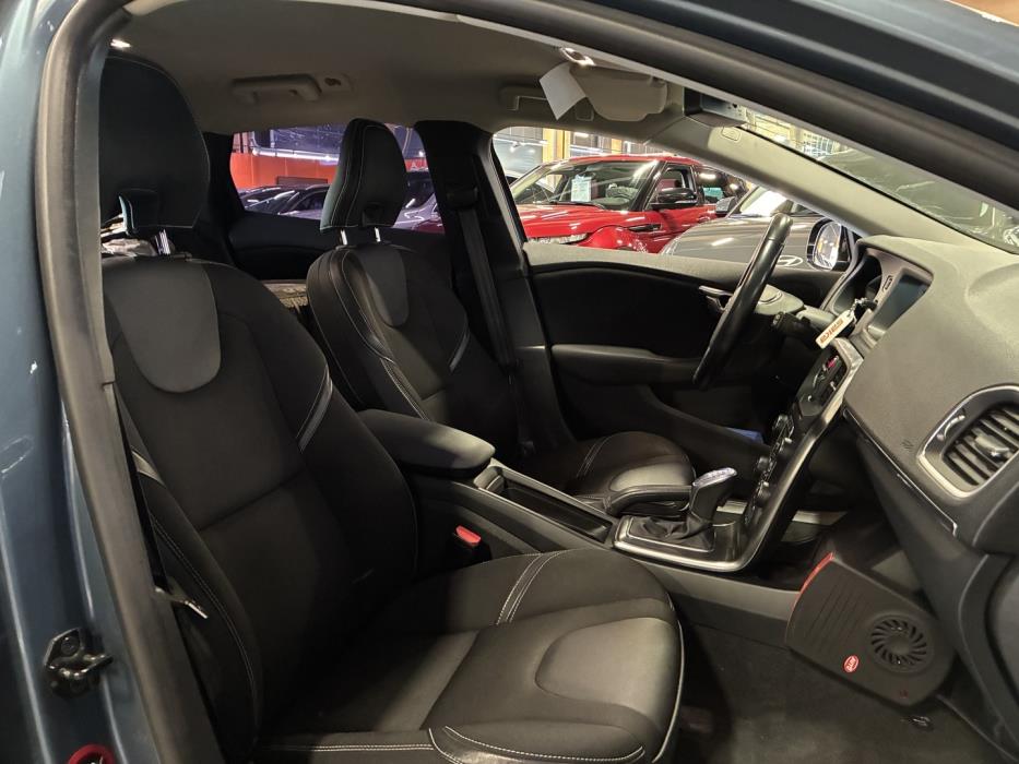 VOLVO V40 2013