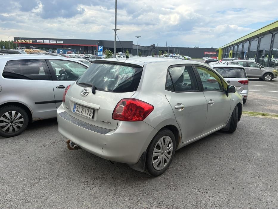 TOYOTA Auris 2009