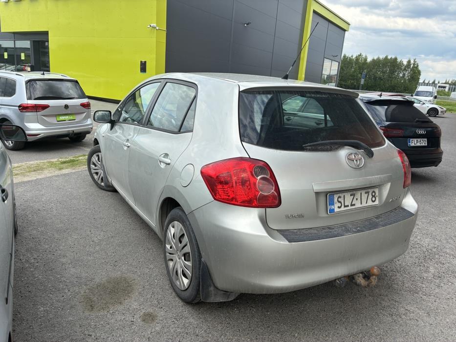 TOYOTA Auris 2009