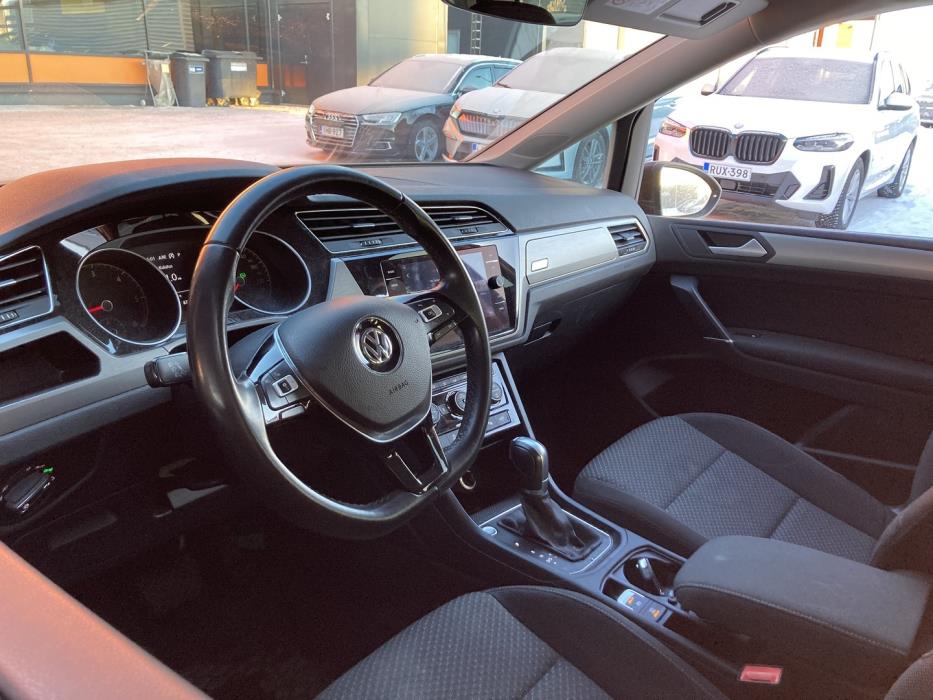 VOLKSWAGEN Touran 2018