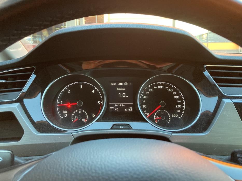 VOLKSWAGEN Touran 2018