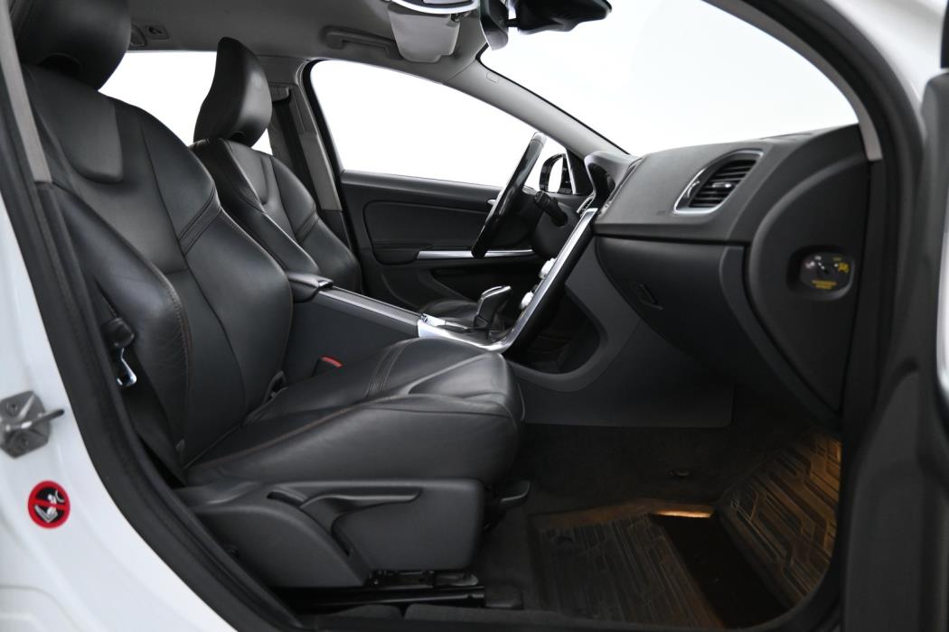 VOLVO V60 Cross Country 2015