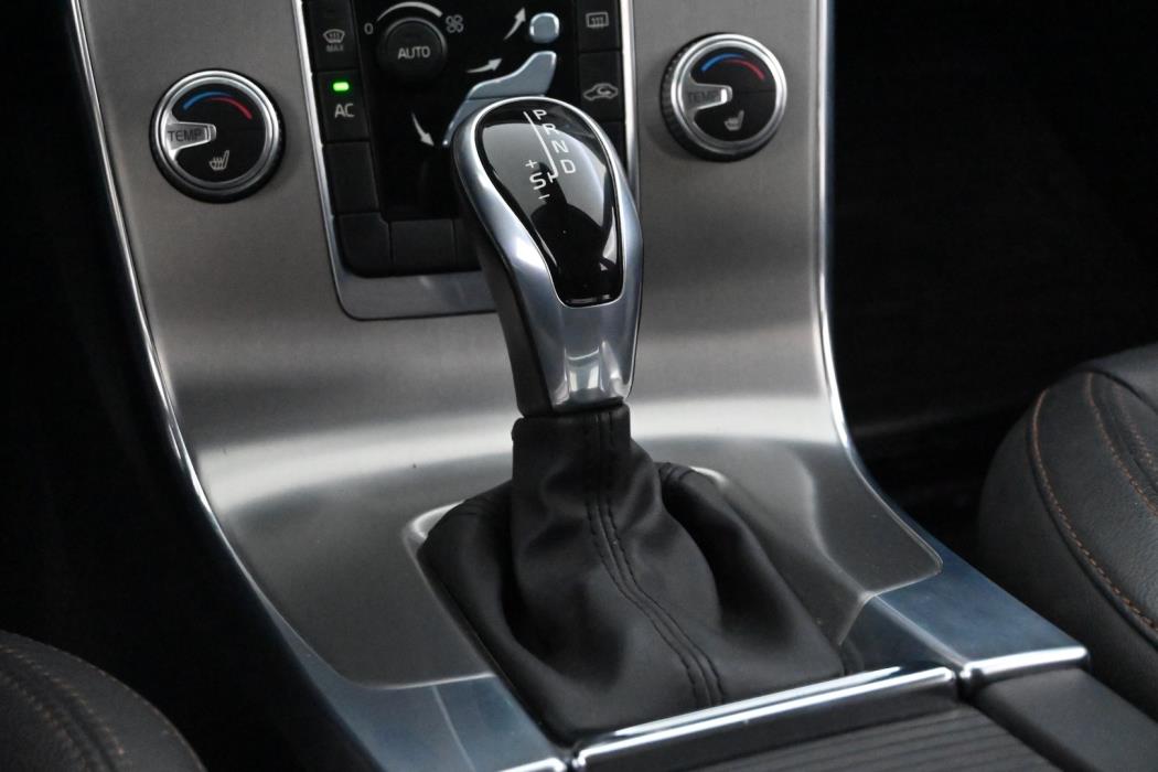 VOLVO V60 Cross Country 2015