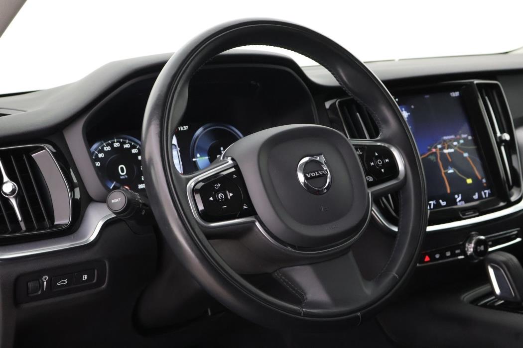 VOLVO V60 2020