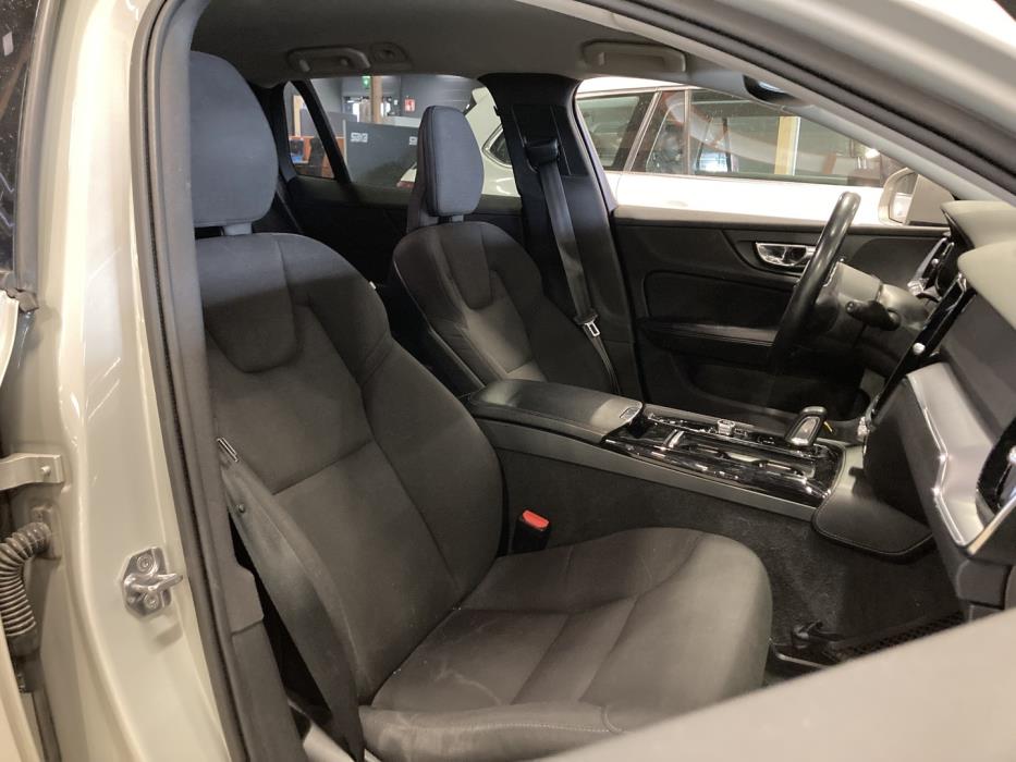 VOLVO V60 2020