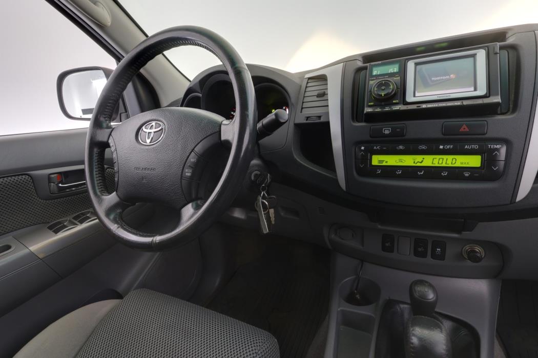 TOYOTA Hilux 2011