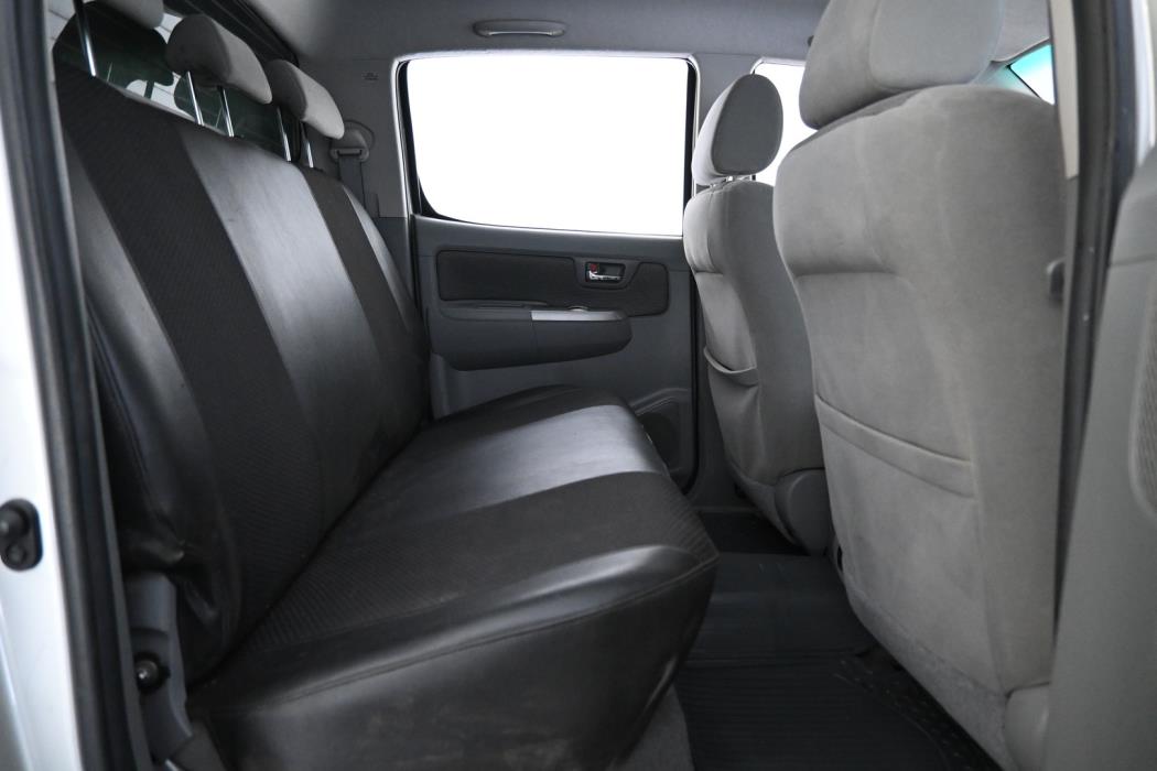 TOYOTA Hilux 2011