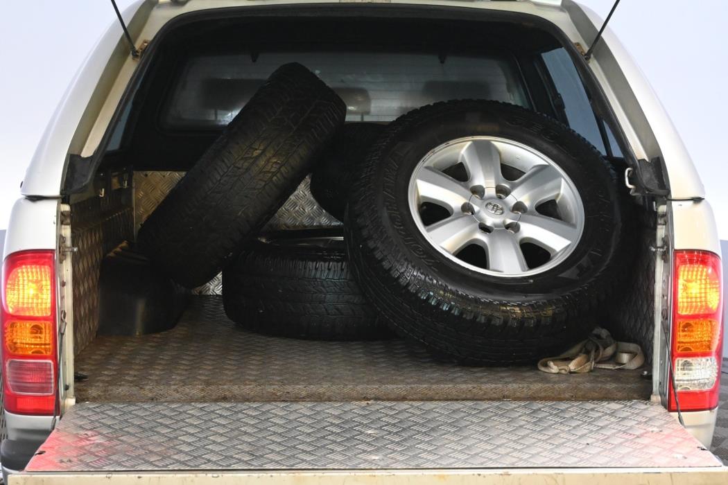TOYOTA Hilux 2011