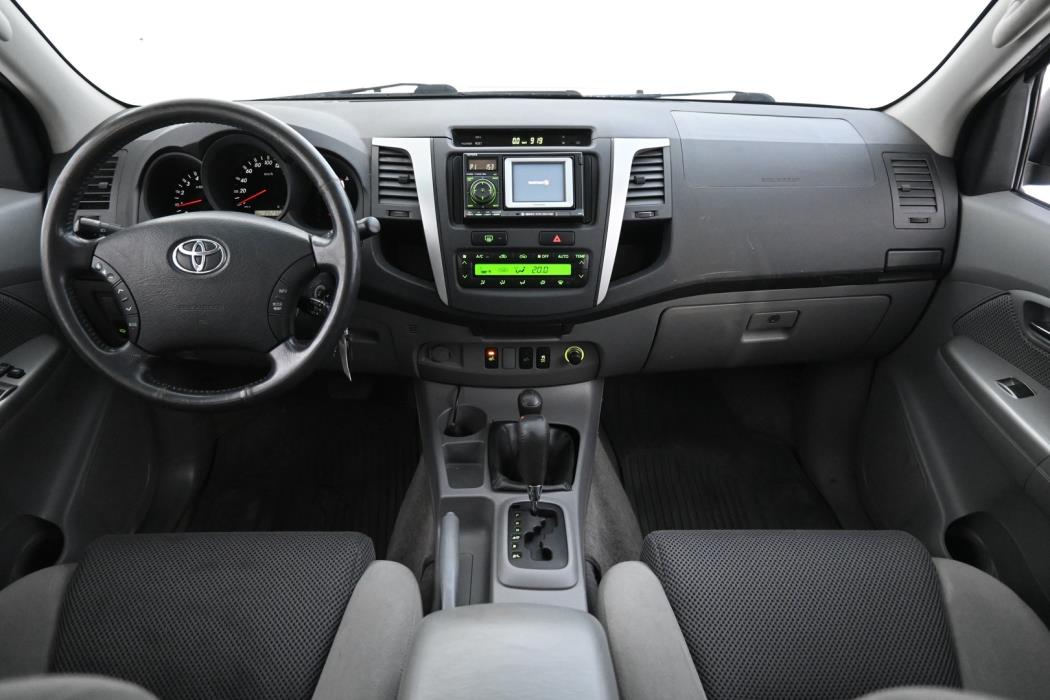 TOYOTA Hilux 2011