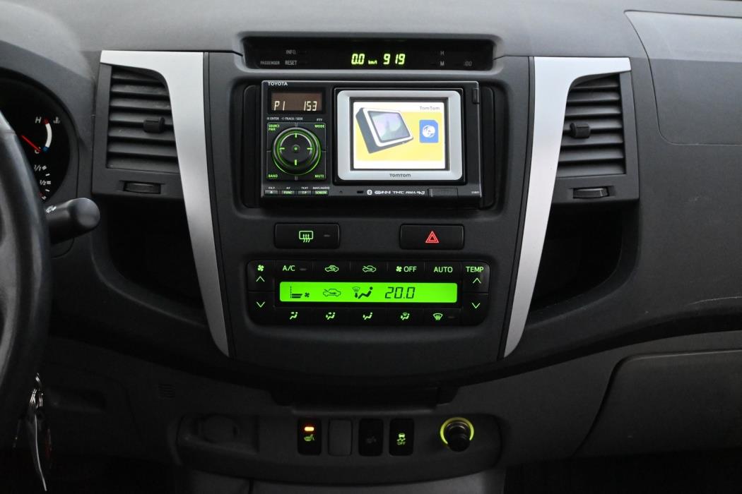 TOYOTA Hilux 2011
