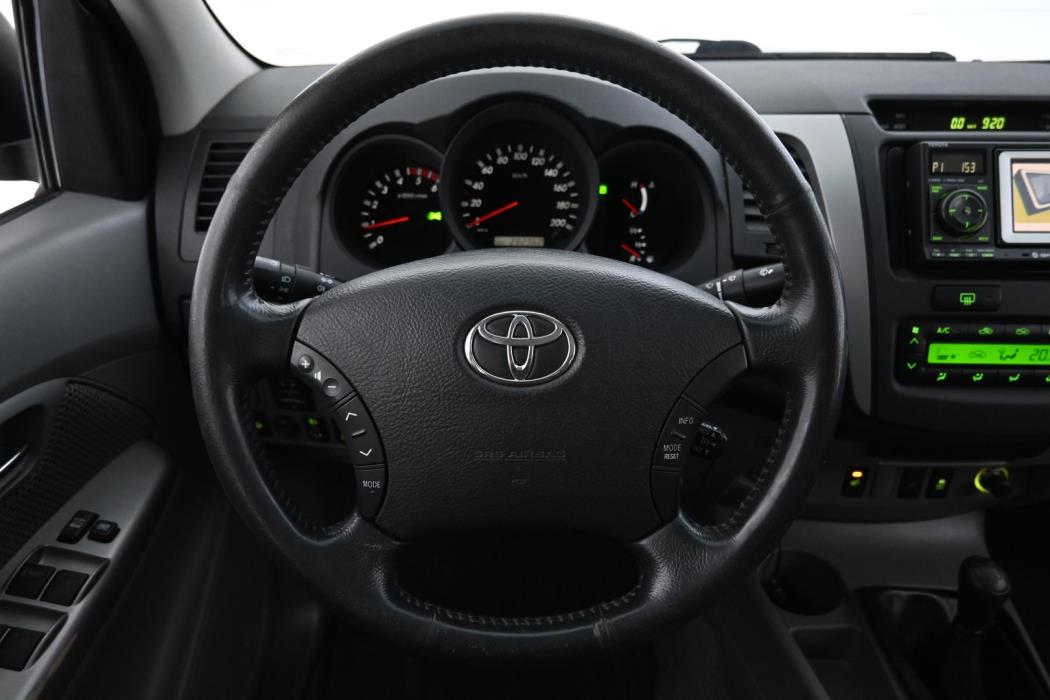 TOYOTA Hilux 2011