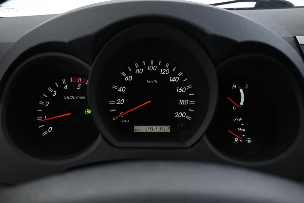 TOYOTA Hilux 2011
