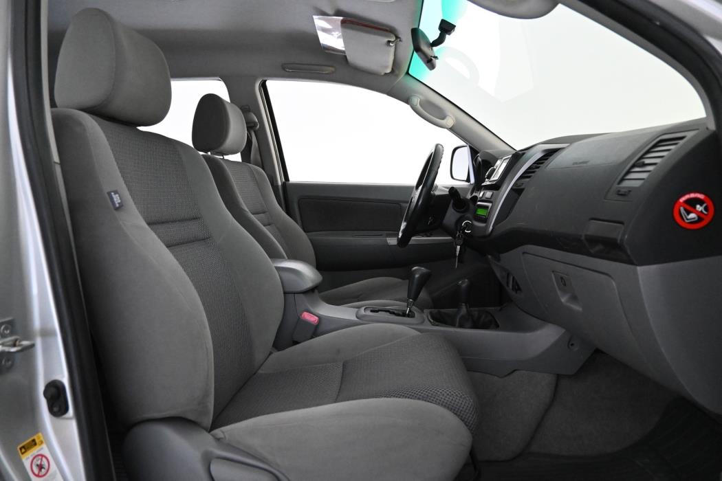 TOYOTA Hilux 2011
