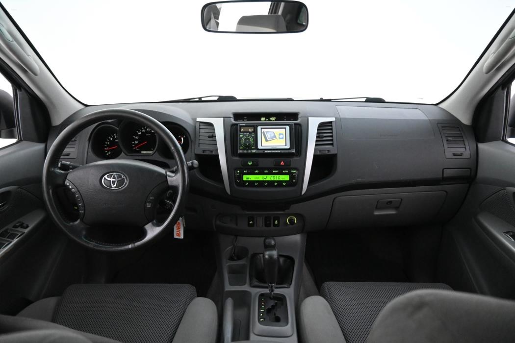 TOYOTA Hilux 2011