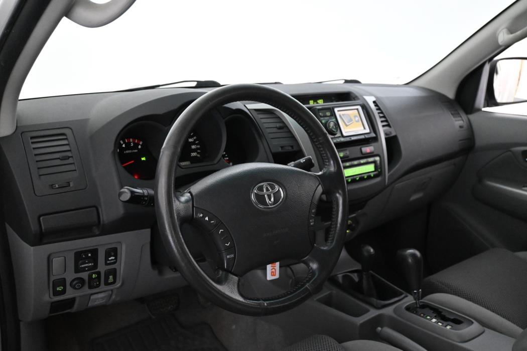 TOYOTA Hilux 2011