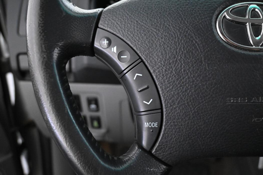 TOYOTA Hilux 2011