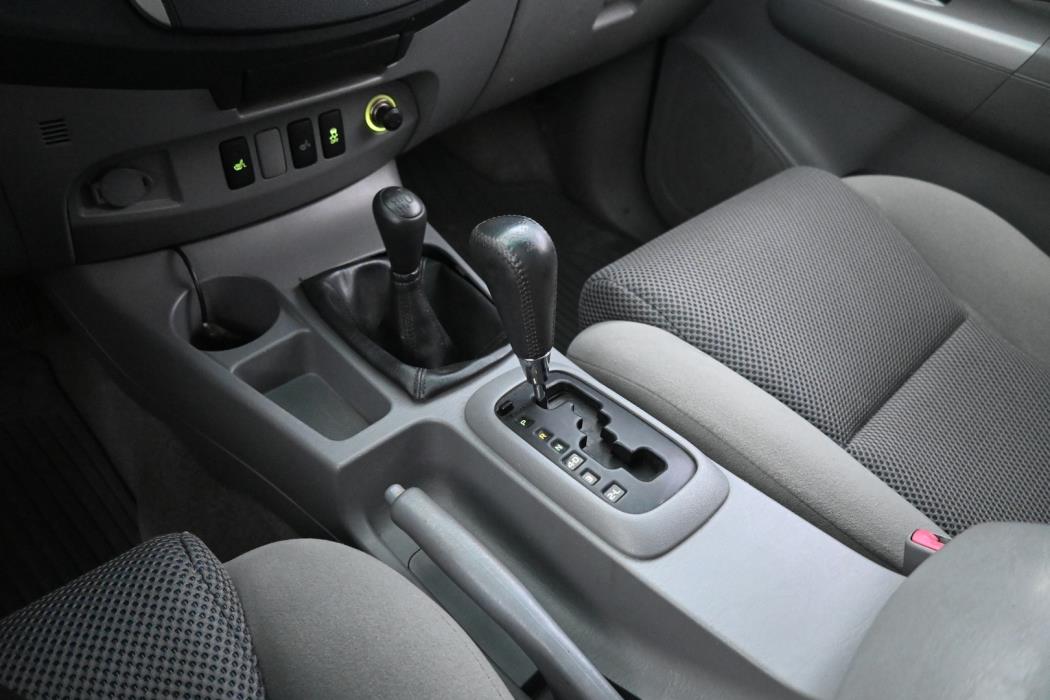 TOYOTA Hilux 2011