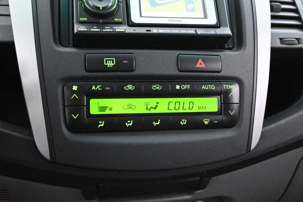 TOYOTA Hilux 2011