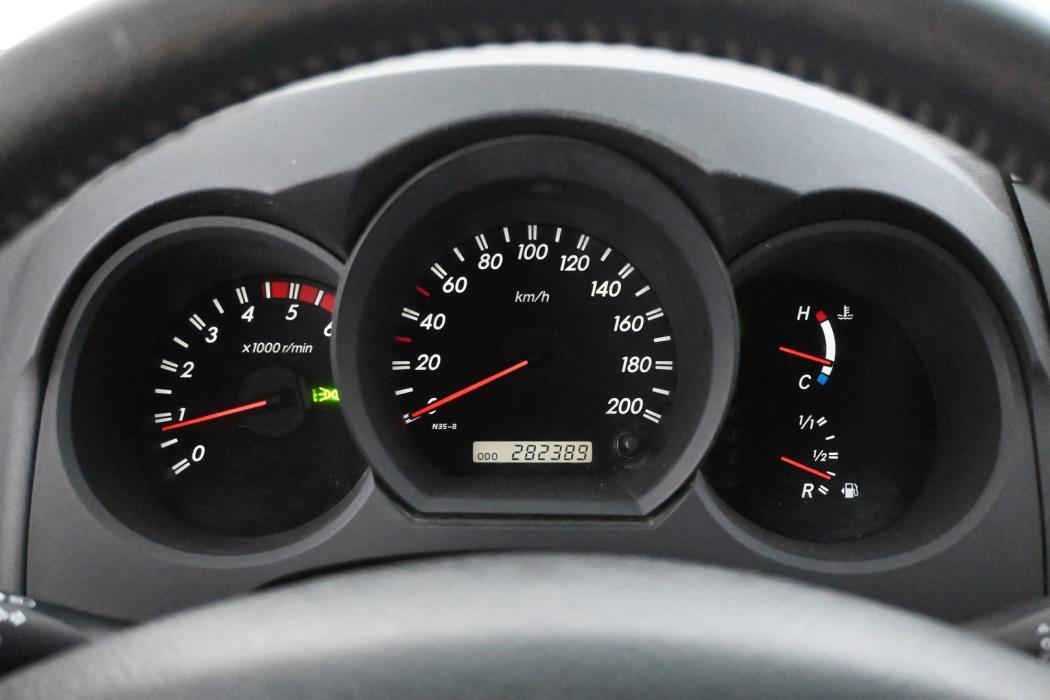 TOYOTA Hilux 2011