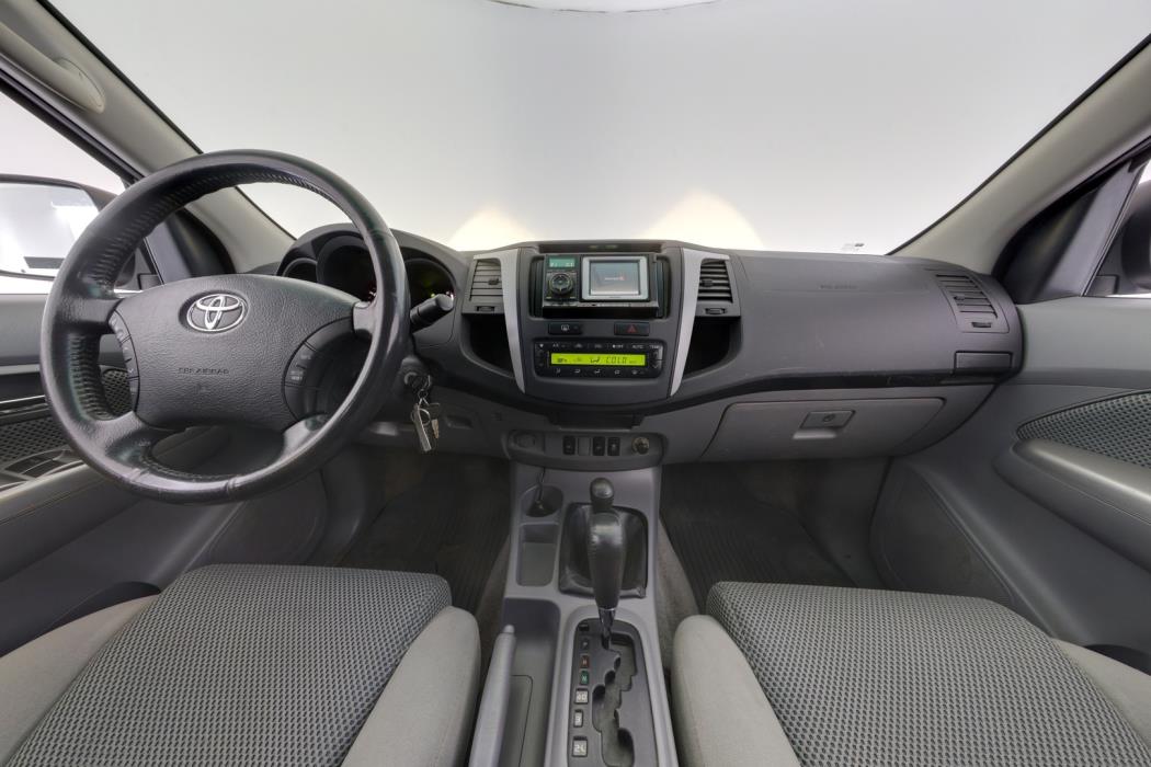 TOYOTA Hilux 2011