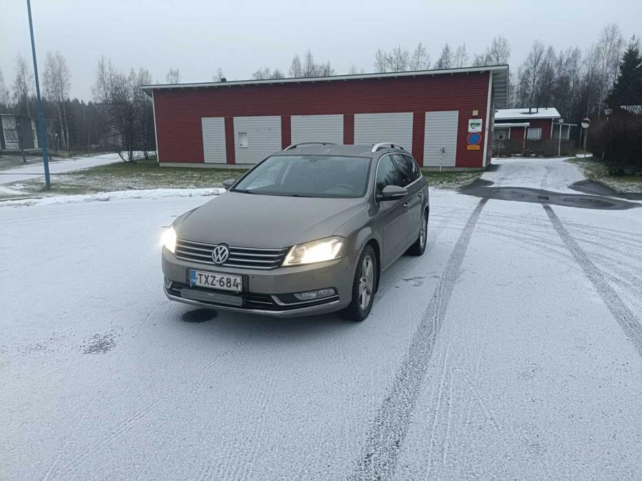 VOLKSWAGEN Passat 2012