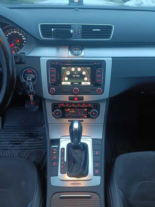 VOLKSWAGEN Passat 2012