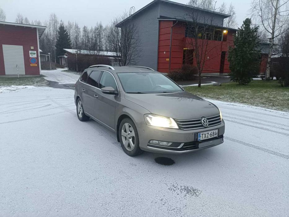 VOLKSWAGEN Passat 2012