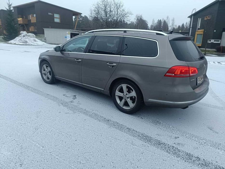 VOLKSWAGEN Passat 2012