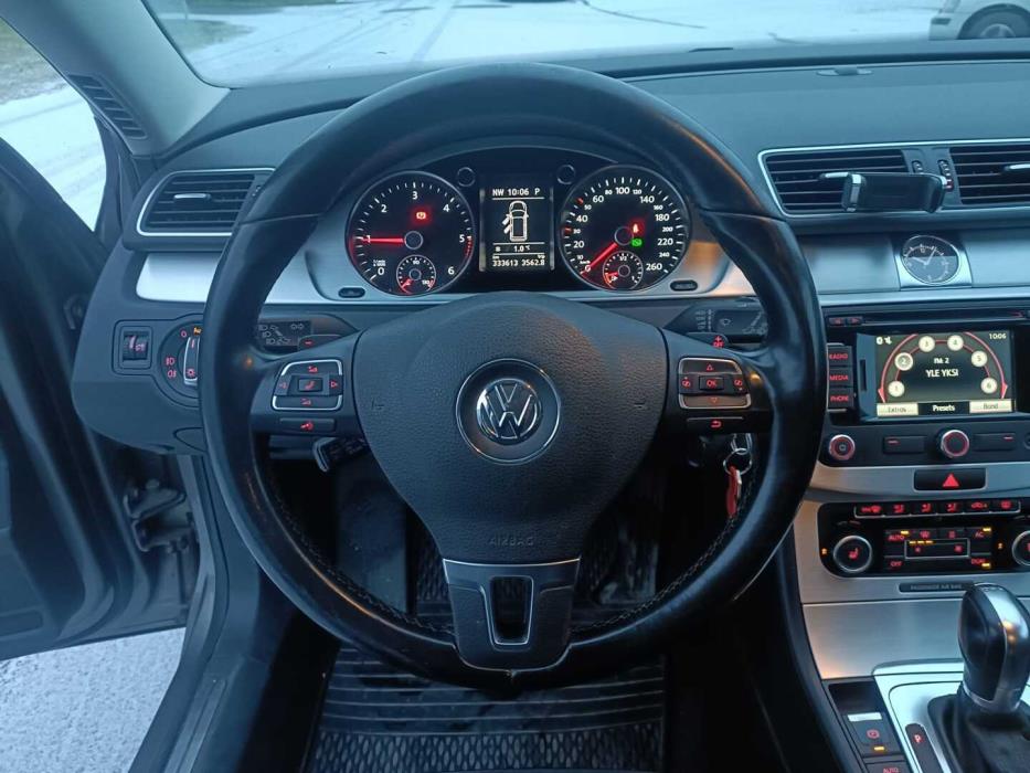 VOLKSWAGEN Passat 2012