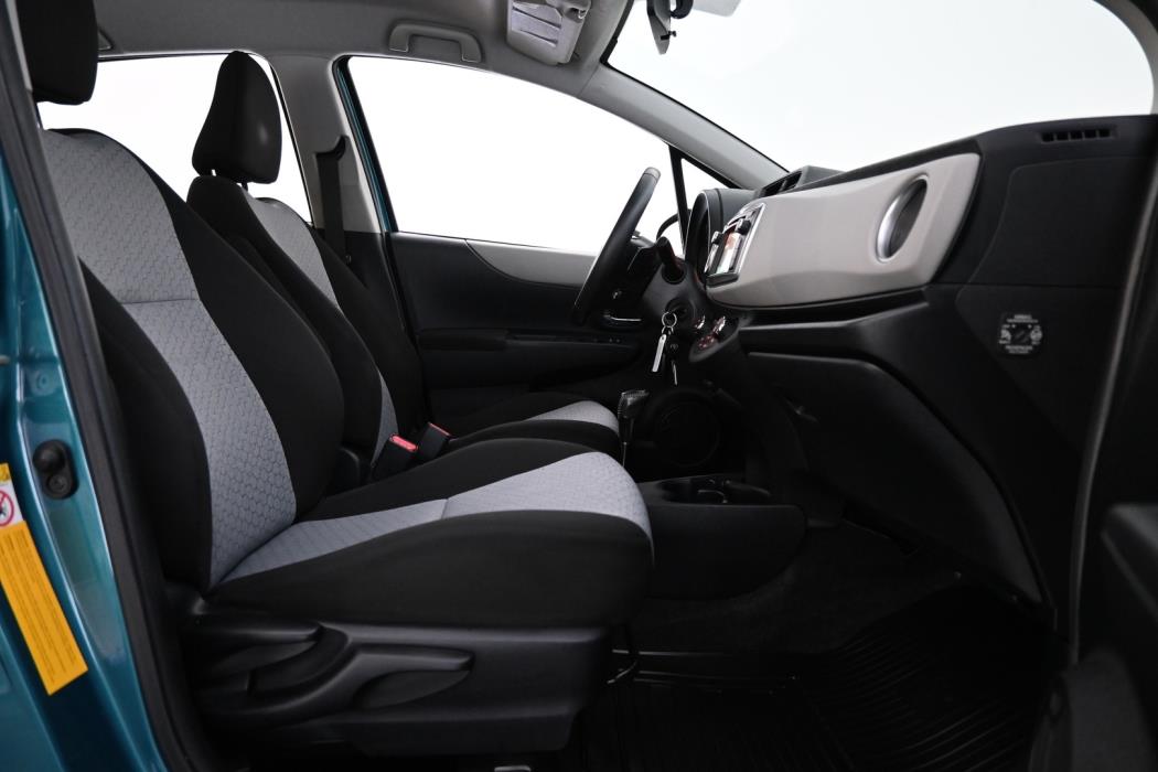 TOYOTA Yaris 2012