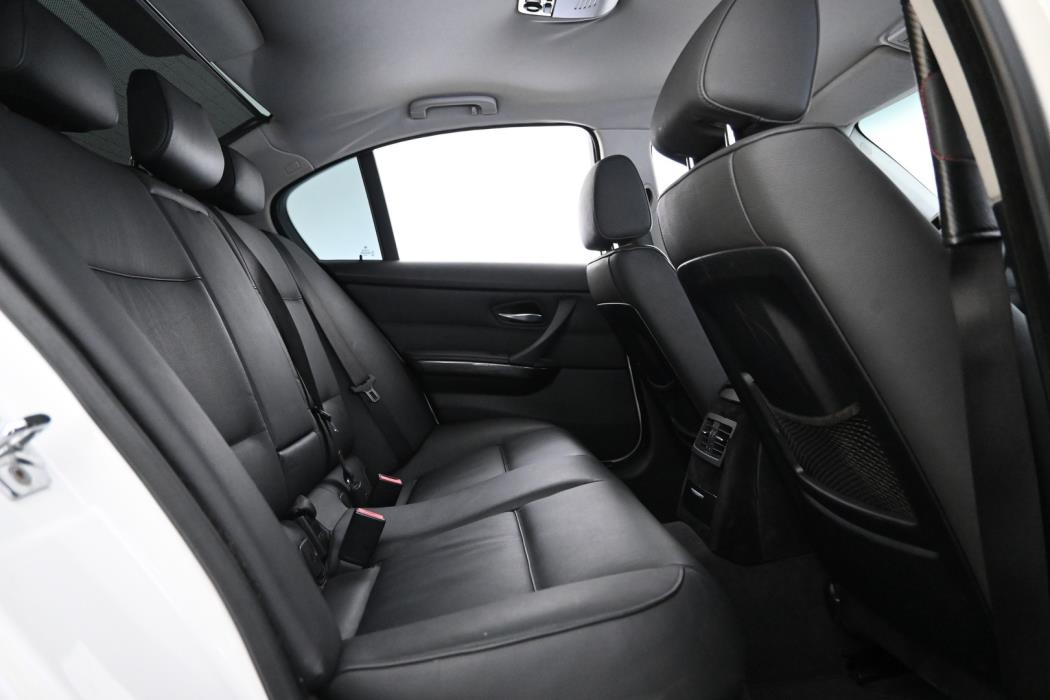 BMW 330 2007