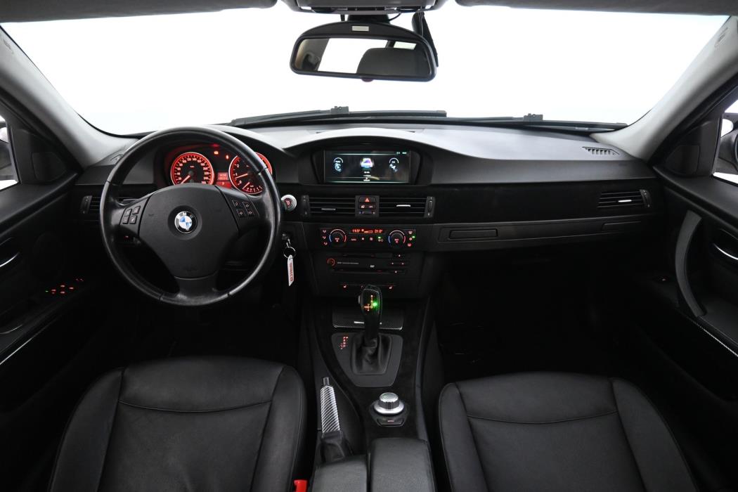 BMW 330 2007
